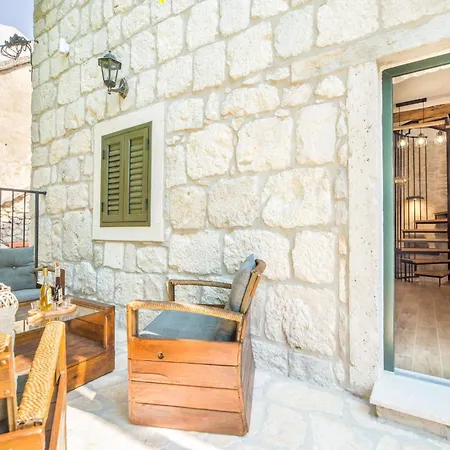 Lapis Ii Villa *