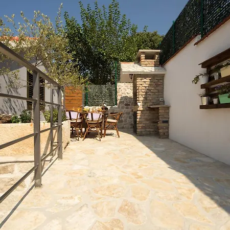 Lapis Ii Villa *